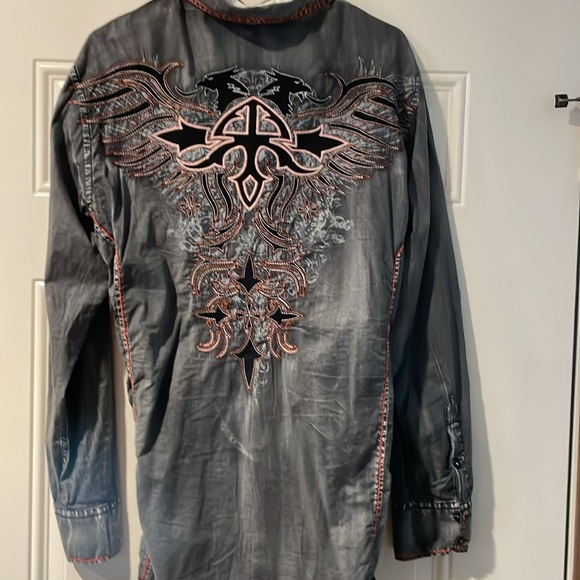 Roar shirt size large great shape and sharp looking - Picture 2 of 2